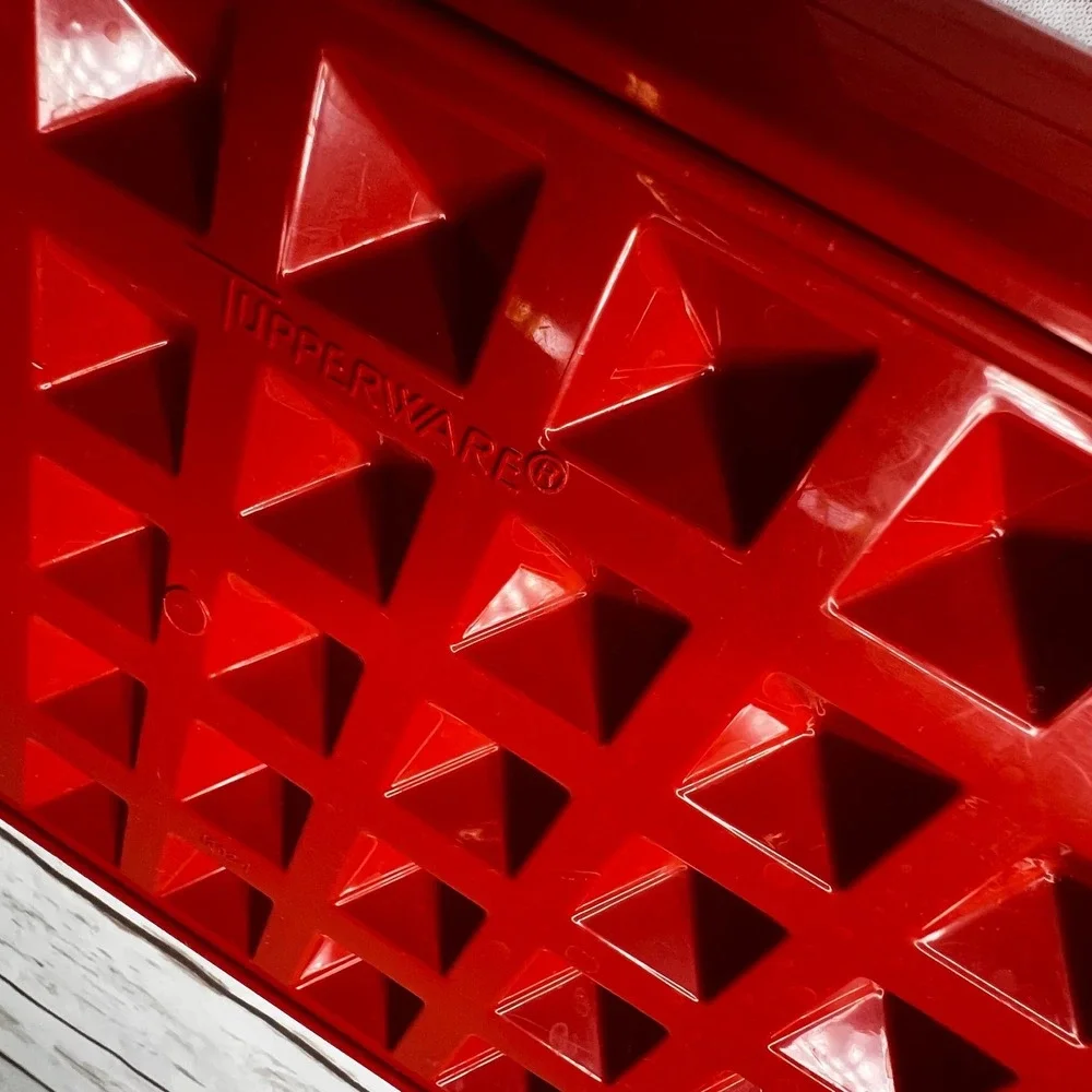 Tupperware Bacon Deli Meat Keeper Red‎ Base Sheer Lid 9.5x6.5x1.25 Vintage OS